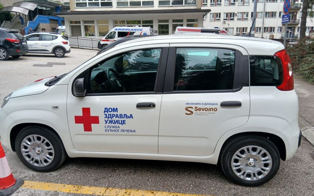 Valjaonica bakra Sevojno donirala vozilo Zdravstvenom centru Užice
